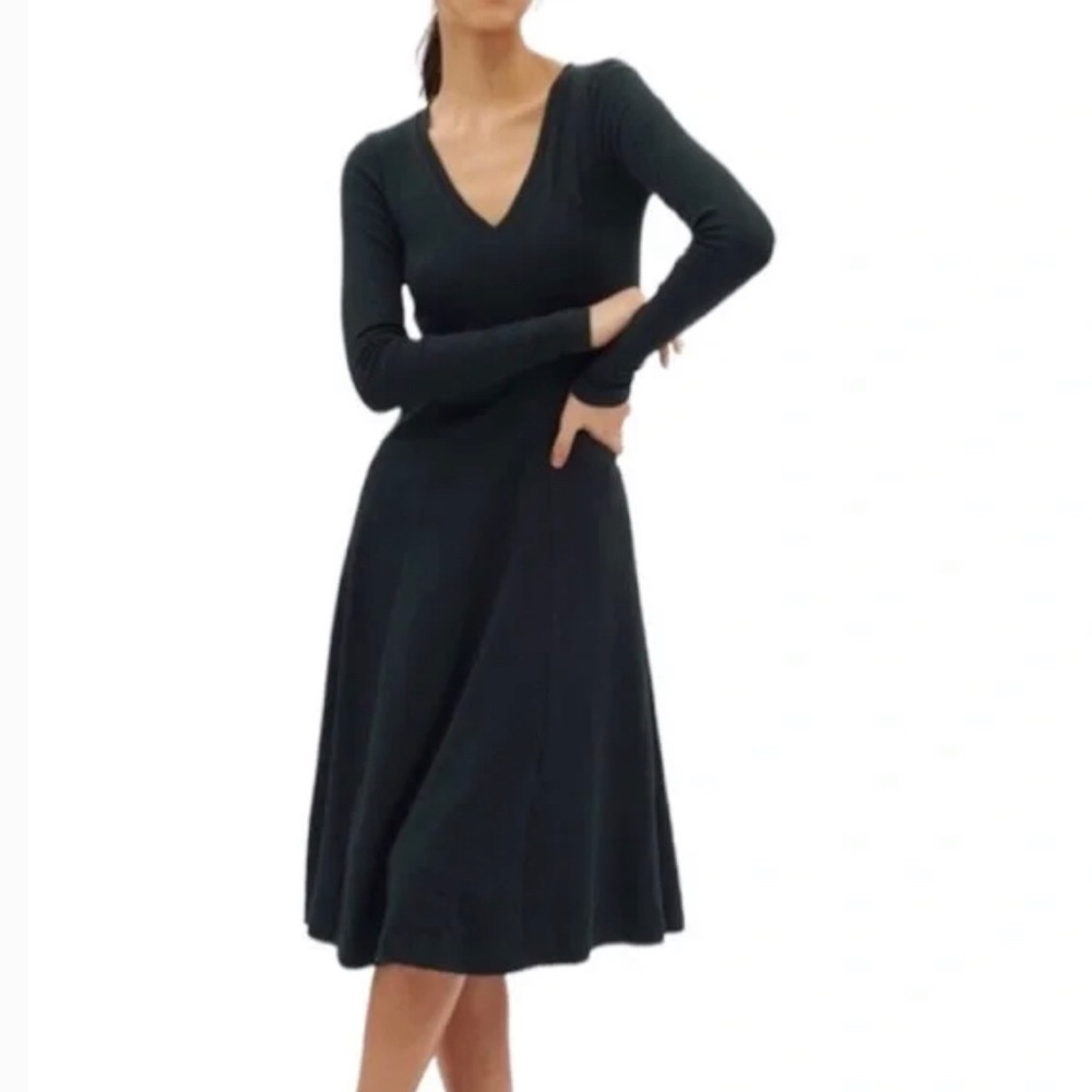 Ribbed long sleeve dress by Kotn